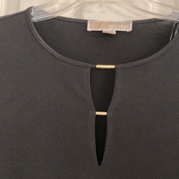 MICHAEL KORS VELL SLEEVE BAR- KEYHOLE BLOUSE SIZE S - Picture 2 of 7